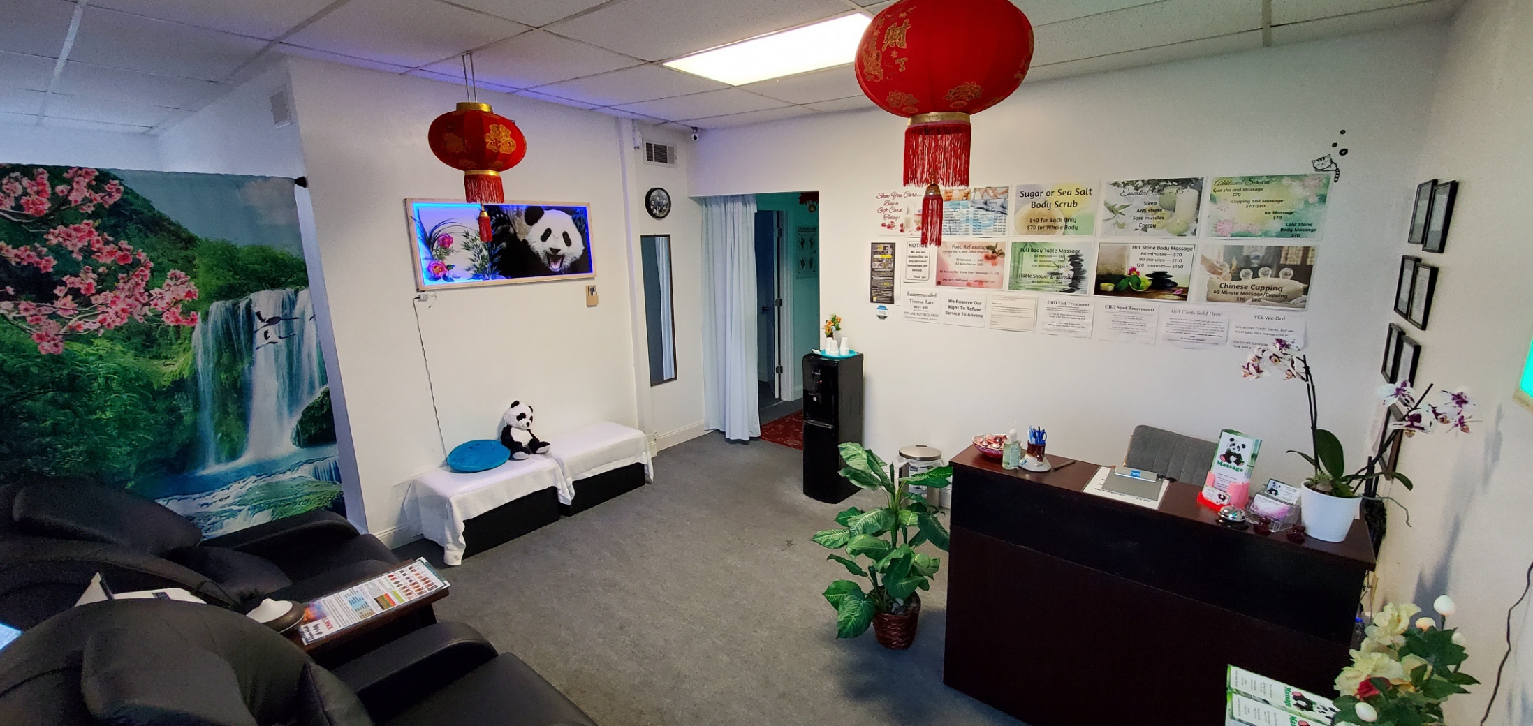 Lobby and front desk at Panda Massage